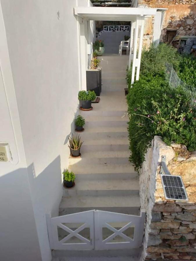 Ornella'S & Laura'S Secret Place Livadia  エクステリア 写真