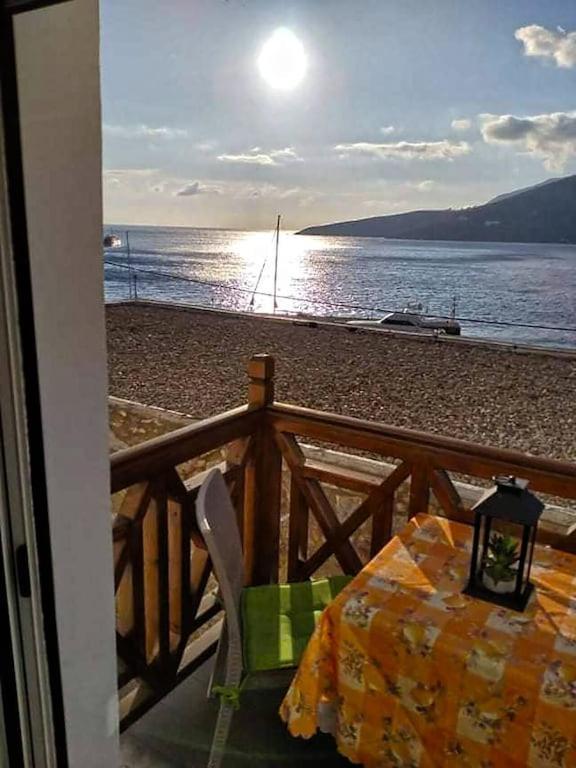 Ornella'S & Laura'S Secret Place Livadia  エクステリア 写真