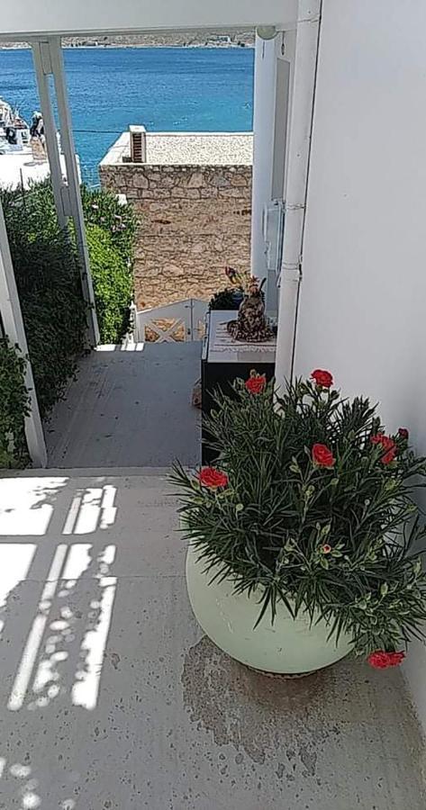 Ornella'S & Laura'S Secret Place Livadia  エクステリア 写真