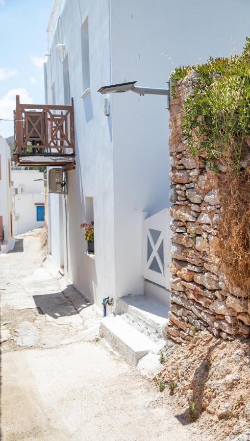 Ornella'S & Laura'S Secret Place Livadia  エクステリア 写真